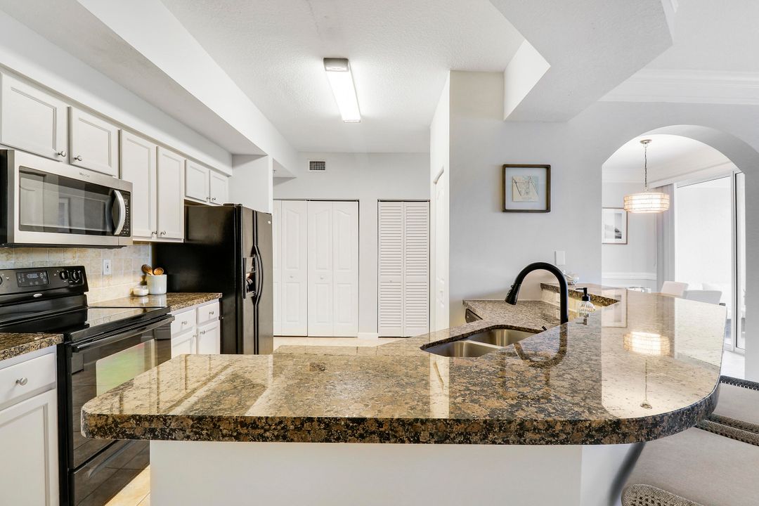 待售: $399,000 (2 贝兹, 2 浴室, 1281 平方英尺)