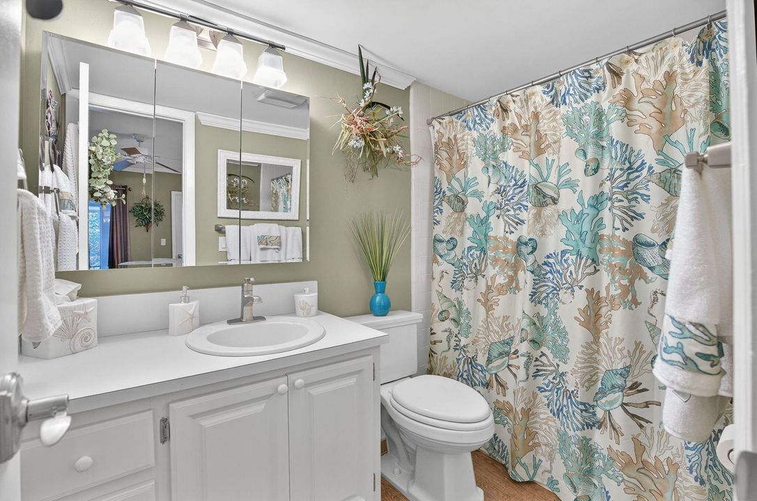 For Rent: $3,100 (2 beds, 2 baths, 920 Square Feet)