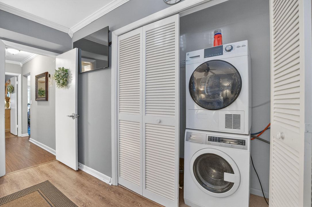 For Rent: $3,100 (2 beds, 2 baths, 920 Square Feet)