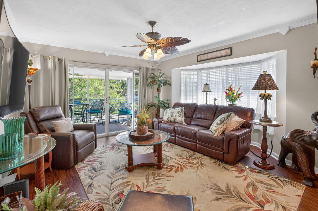 For Rent: $3,100 (2 beds, 2 baths, 920 Square Feet)