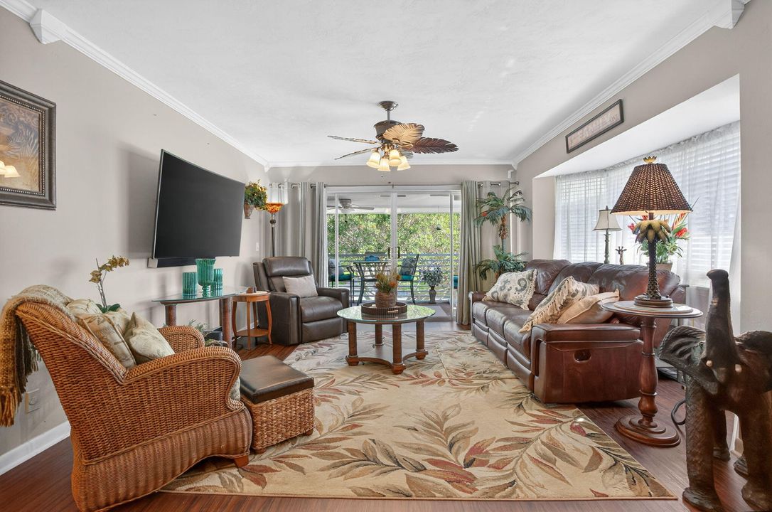 For Rent: $3,100 (2 beds, 2 baths, 920 Square Feet)