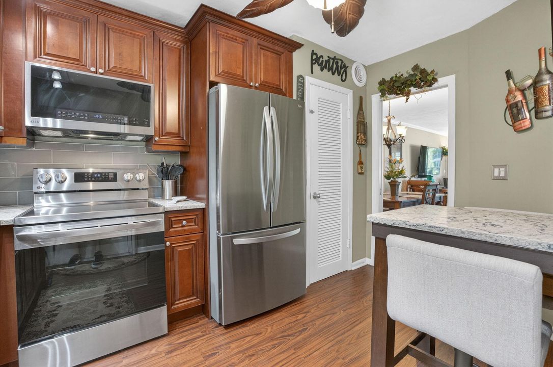 For Rent: $3,100 (2 beds, 2 baths, 920 Square Feet)