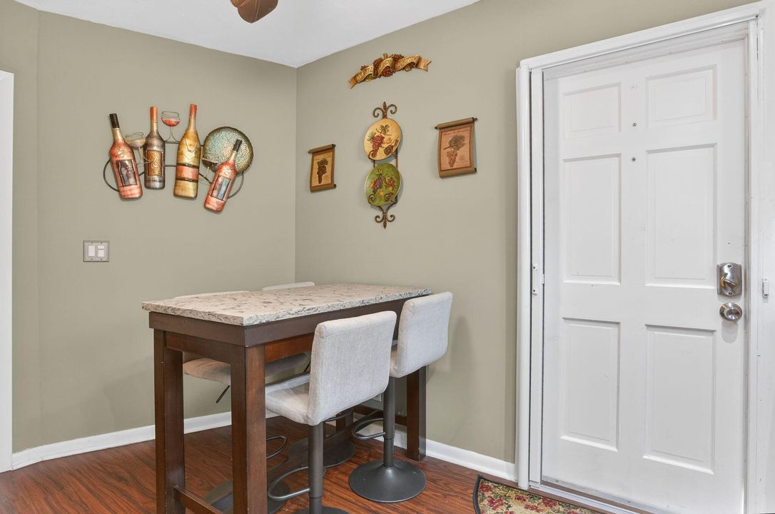 For Rent: $3,100 (2 beds, 2 baths, 920 Square Feet)