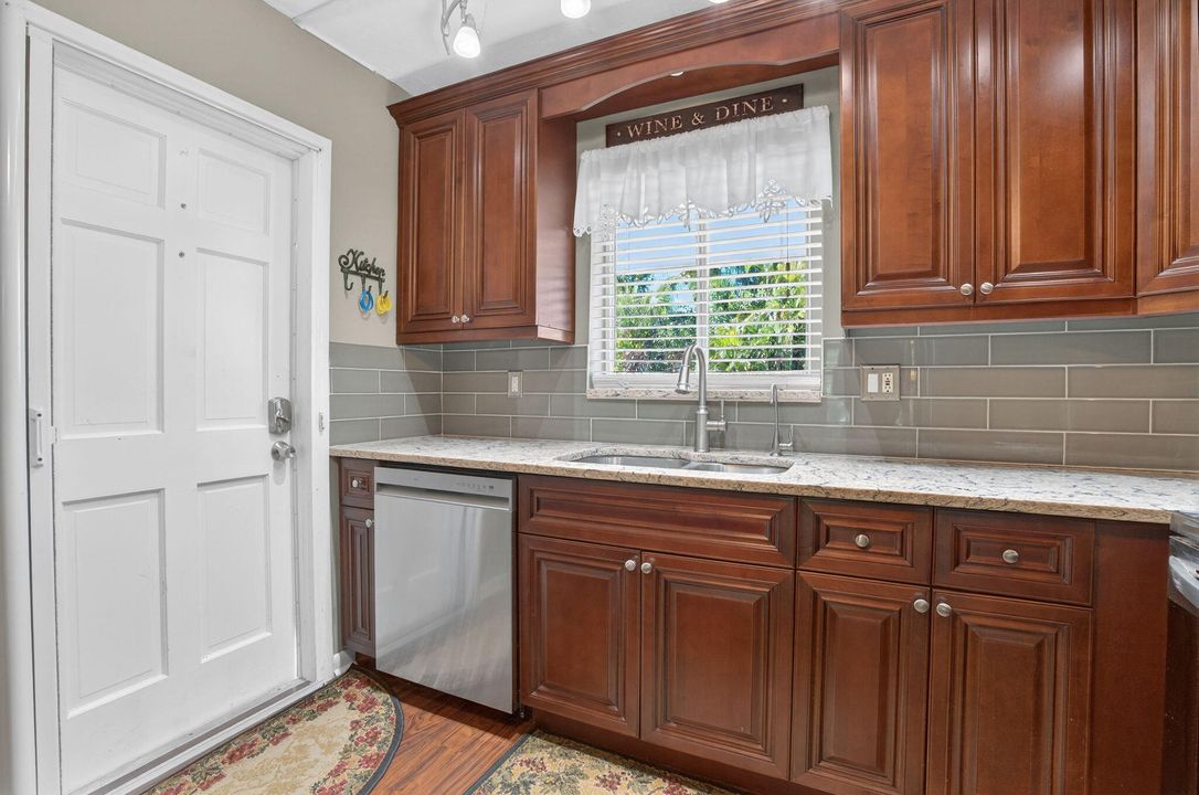 For Rent: $3,100 (2 beds, 2 baths, 920 Square Feet)