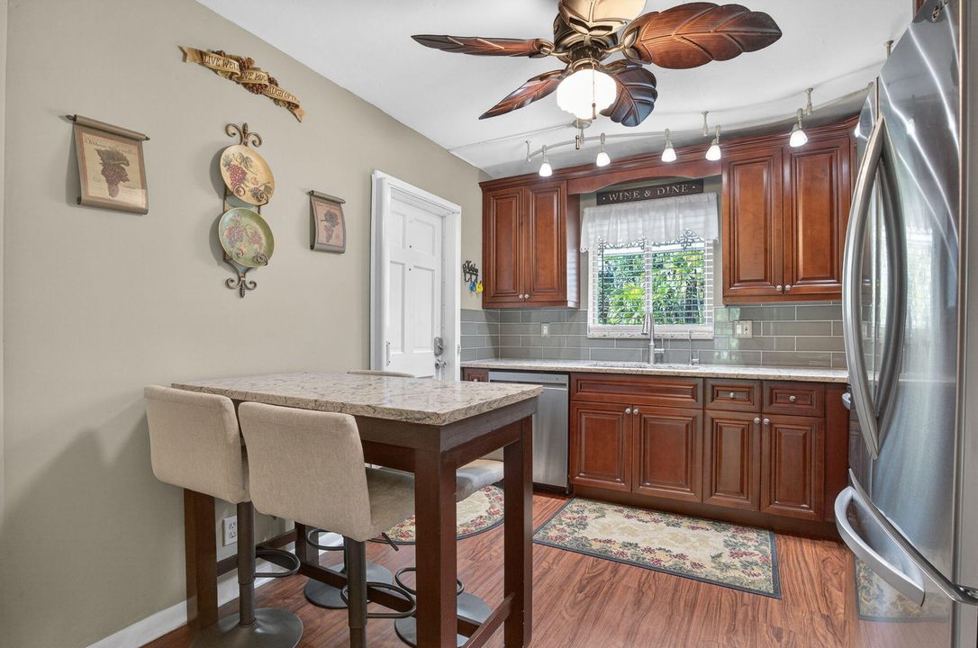 For Rent: $3,100 (2 beds, 2 baths, 920 Square Feet)