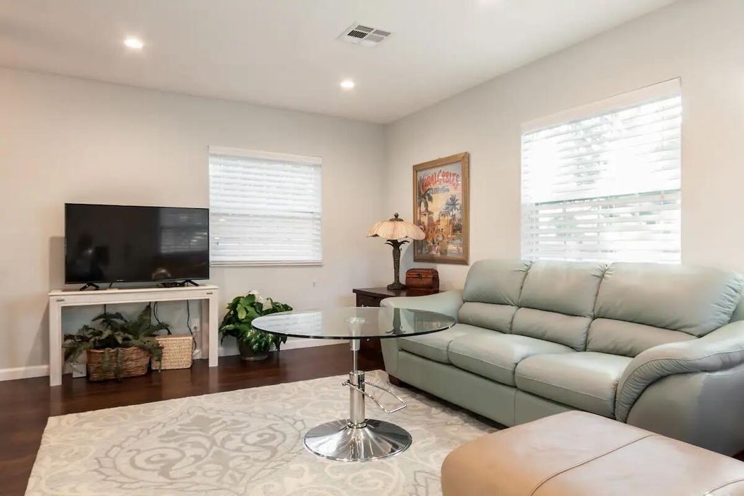 En Venta: $699,000 (3 camas, 2 baños, 1162 Pies cuadrados)