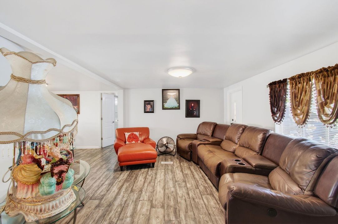 En Venta: $299,999 (3 camas, 2 baños, 1152 Pies cuadrados)