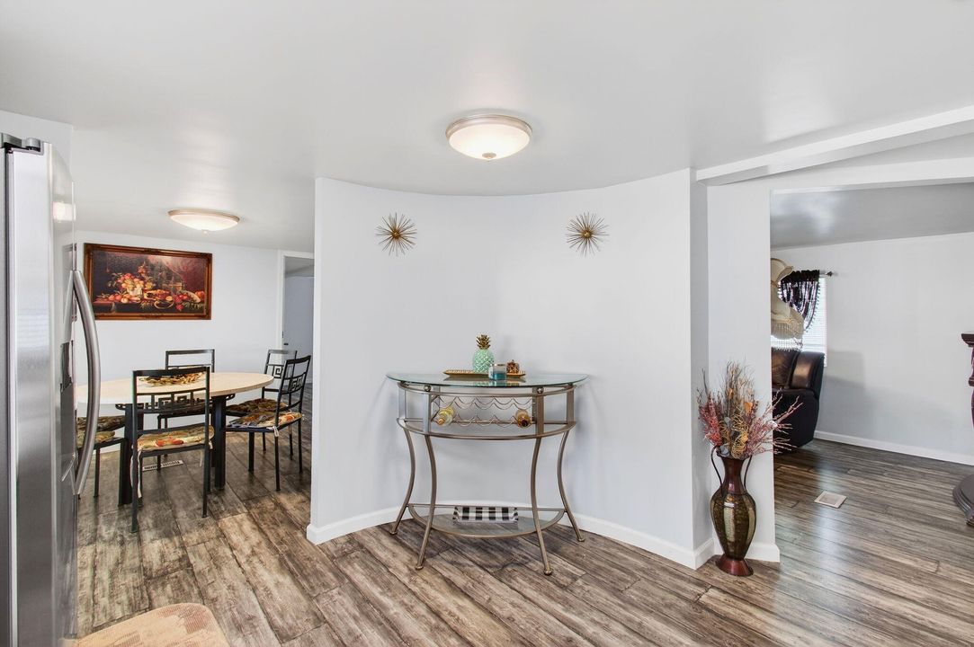 En Venta: $299,999 (3 camas, 2 baños, 1152 Pies cuadrados)