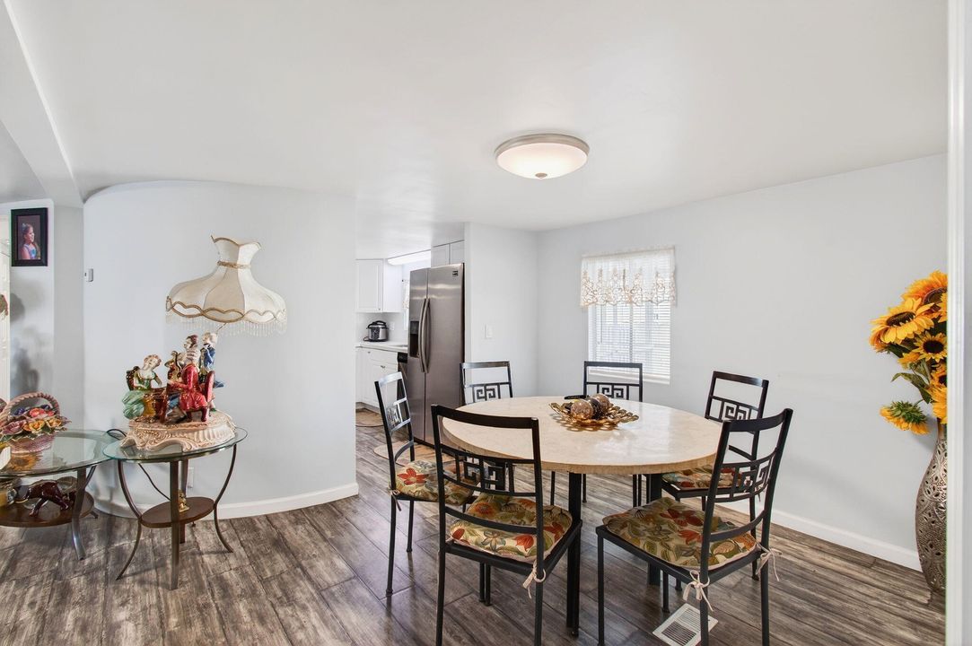 En Venta: $299,999 (3 camas, 2 baños, 1152 Pies cuadrados)