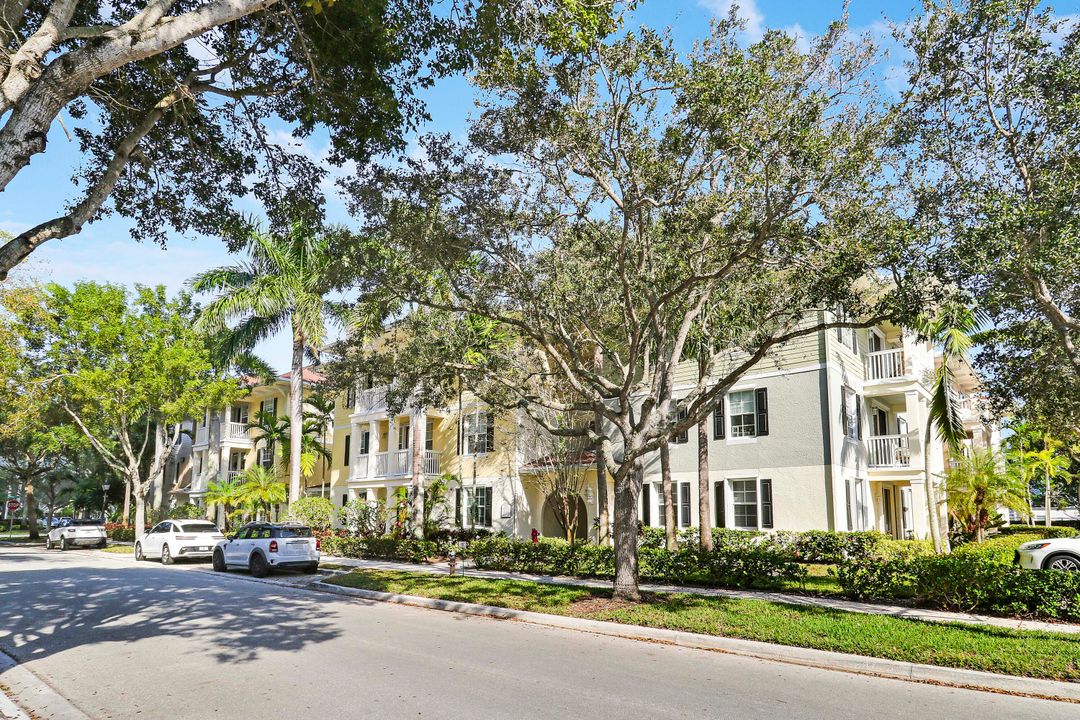 待售: $399,000 (2 贝兹, 2 浴室, 1281 平方英尺)