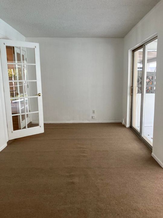 For Rent: $2,300 (2 beds, 1 baths, 1916 Square Feet)