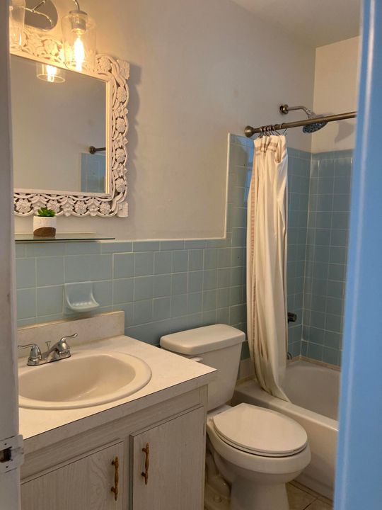 For Rent: $2,300 (2 beds, 1 baths, 1916 Square Feet)