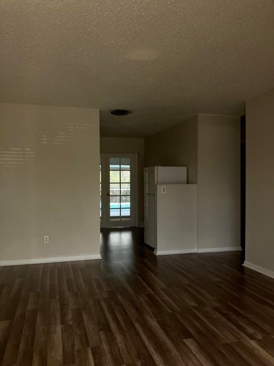 For Rent: $2,300 (2 beds, 1 baths, 1916 Square Feet)