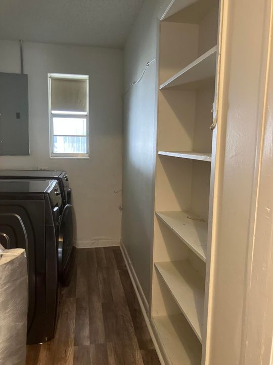 For Rent: $2,300 (2 beds, 1 baths, 1916 Square Feet)