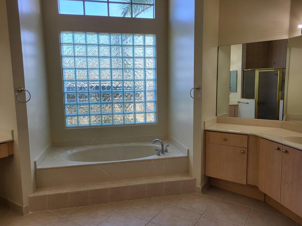 For Sale: $557,500 (4 beds, 3 baths, 3040 Square Feet)