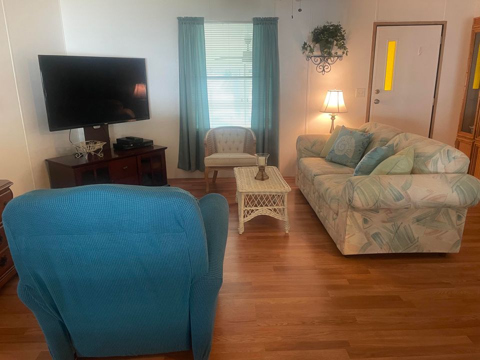 出租: $2,000 (3 贝兹, 2 浴室, 1616 平方英尺)