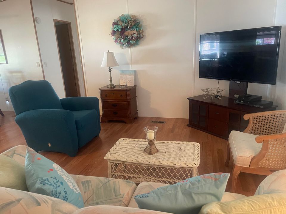 出租: $2,000 (3 贝兹, 2 浴室, 1616 平方英尺)