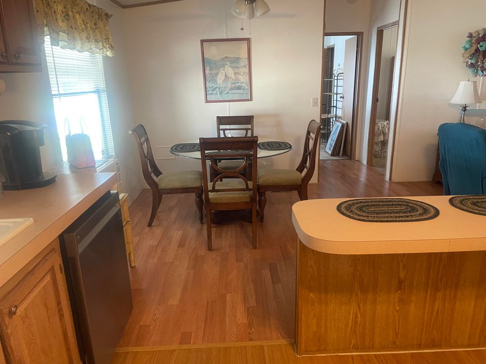 出租: $2,000 (3 贝兹, 2 浴室, 1616 平方英尺)