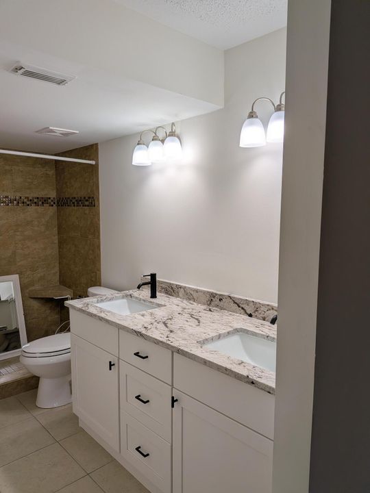 На продажу: $210,000 (2 спален, 2 ванн, 1372 Квадратных фут)