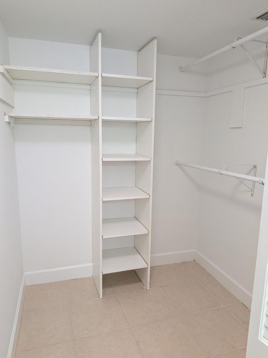 На продажу: $210,000 (2 спален, 2 ванн, 1372 Квадратных фут)