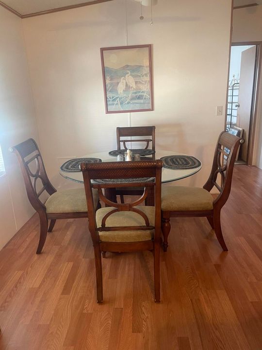 出租: $2,000 (3 贝兹, 2 浴室, 1616 平方英尺)