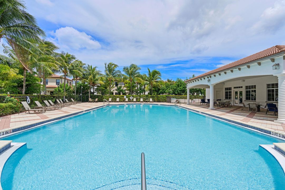 For Sale: $469,000 (3 beds, 2 baths, 1635 Square Feet)