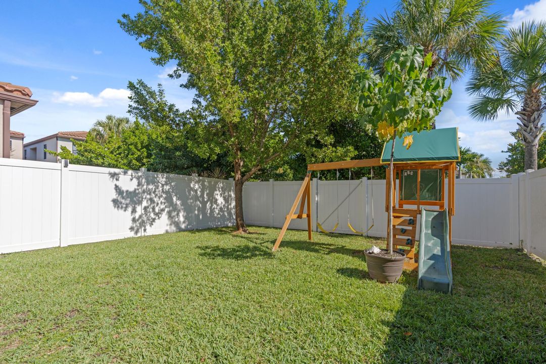 For Sale: $469,000 (3 beds, 2 baths, 1635 Square Feet)