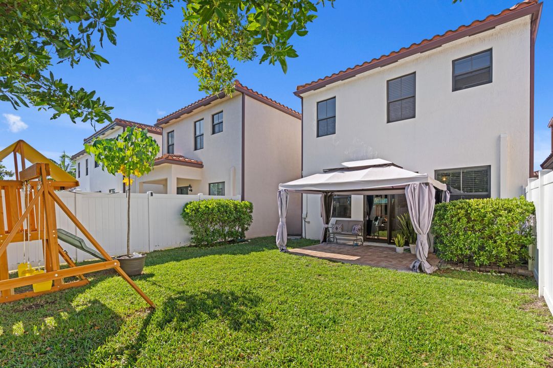 For Sale: $469,000 (3 beds, 2 baths, 1635 Square Feet)