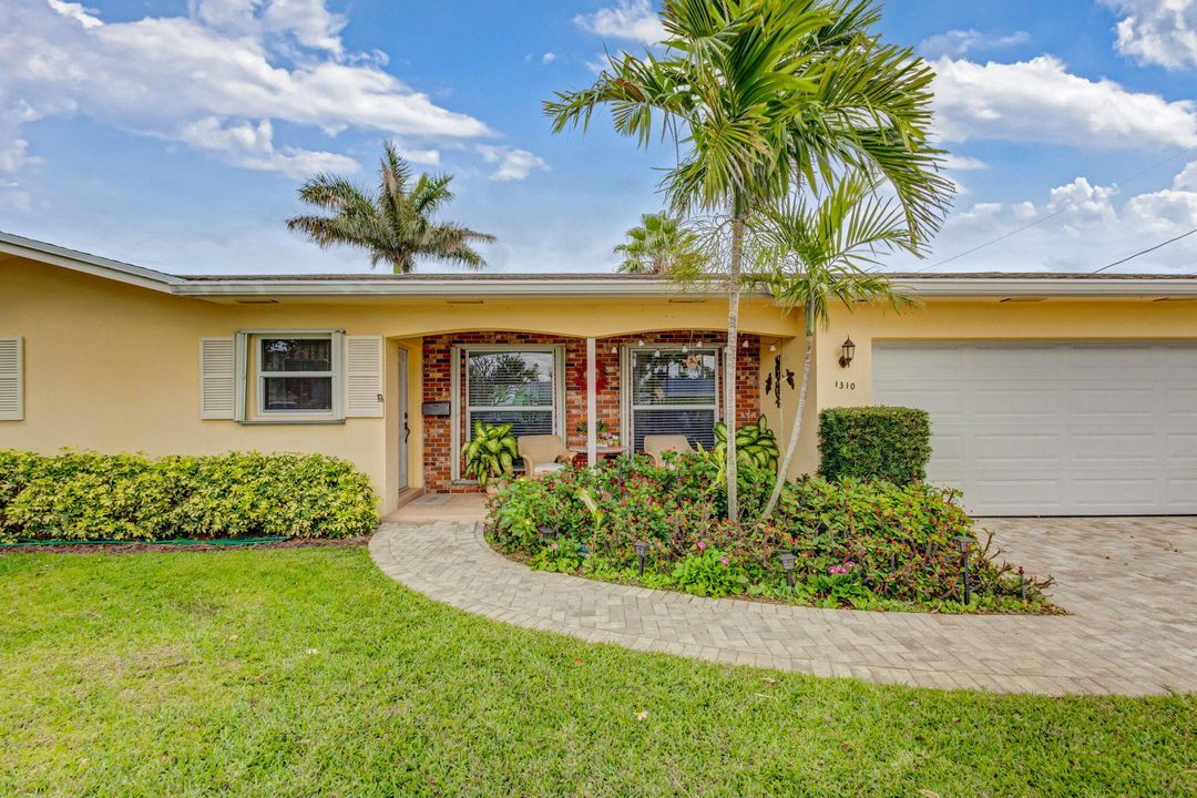 For Sale: $845,000 (2 beds, 2 baths, 1774 Square Feet)