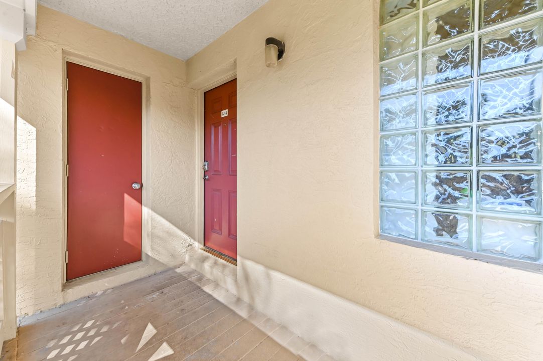 En Venta: $270,000 (2 camas, 2 baños, 888 Pies cuadrados)