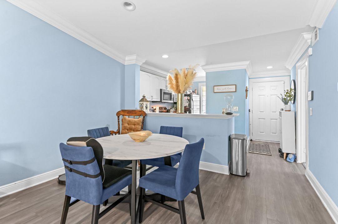 En Venta: $270,000 (2 camas, 2 baños, 888 Pies cuadrados)