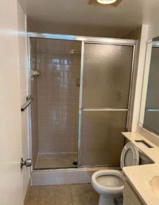 待售: $260,000 (2 贝兹, 2 浴室, 1099 平方英尺)