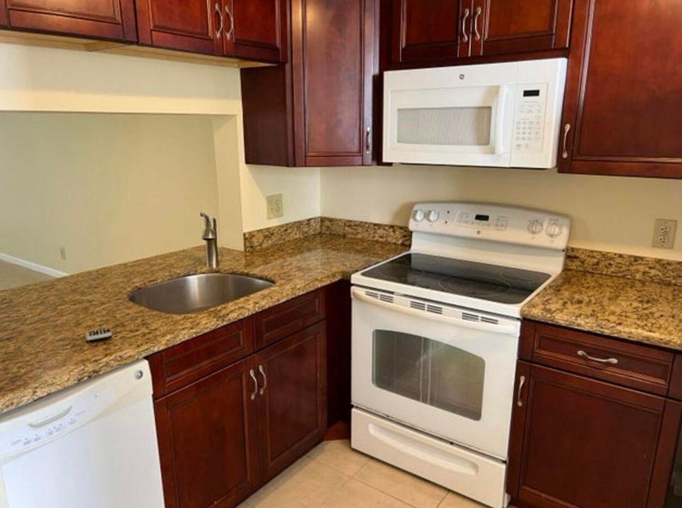 待售: $260,000 (2 贝兹, 2 浴室, 1099 平方英尺)