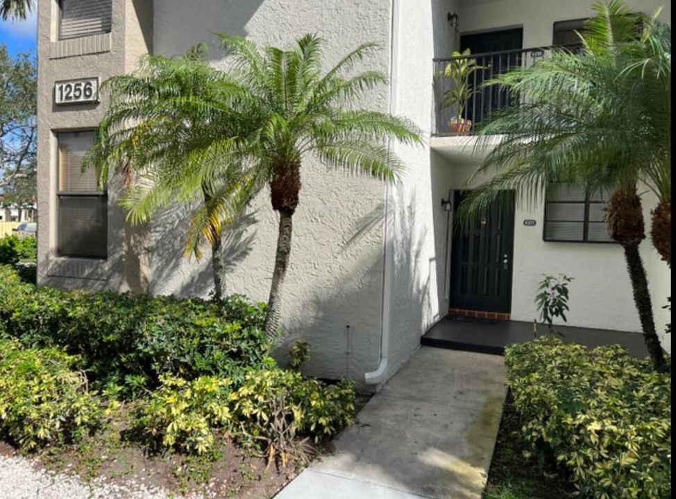 待售: $260,000 (2 贝兹, 2 浴室, 1099 平方英尺)