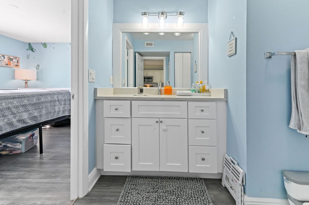 En Venta: $270,000 (2 camas, 2 baños, 888 Pies cuadrados)