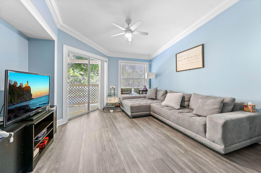 En Venta: $270,000 (2 camas, 2 baños, 888 Pies cuadrados)