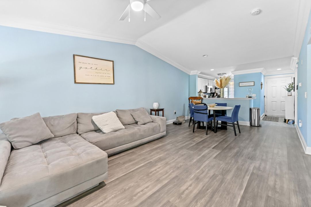 En Venta: $270,000 (2 camas, 2 baños, 888 Pies cuadrados)