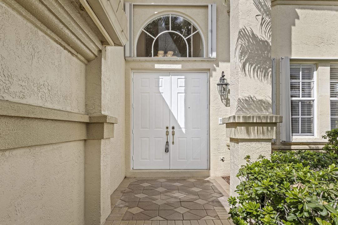 En Venta: $865,000 (4 camas, 3 baños, 3303 Pies cuadrados)