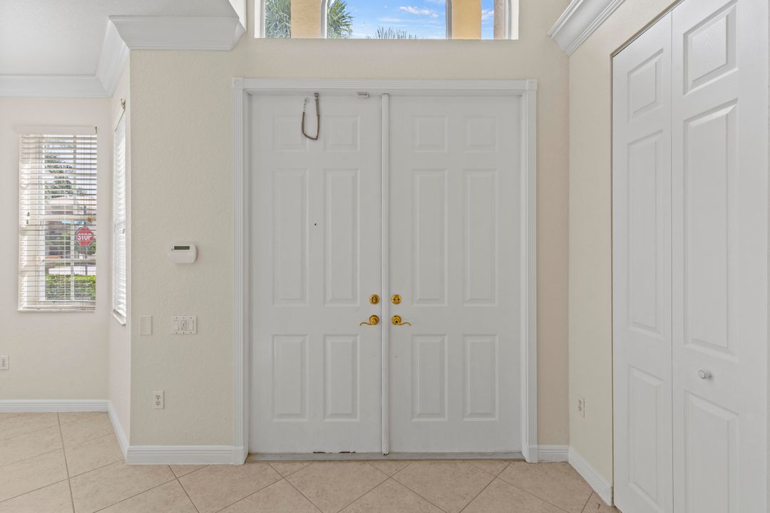 En Venta: $865,000 (4 camas, 3 baños, 3303 Pies cuadrados)