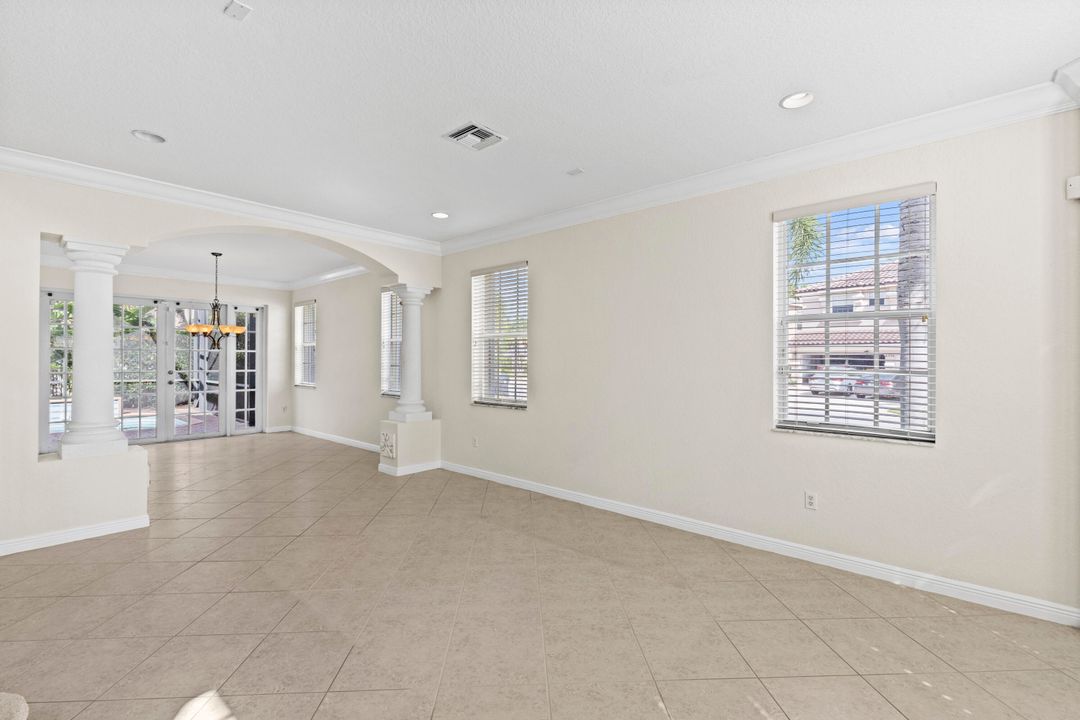 En Venta: $865,000 (4 camas, 3 baños, 3303 Pies cuadrados)