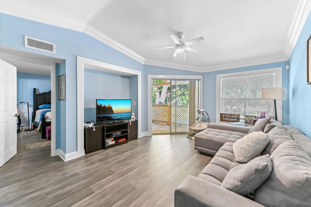 En Venta: $270,000 (2 camas, 2 baños, 888 Pies cuadrados)