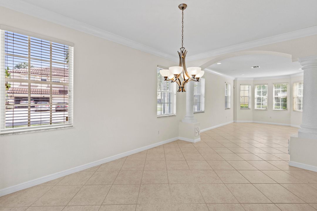 En Venta: $865,000 (4 camas, 3 baños, 3303 Pies cuadrados)