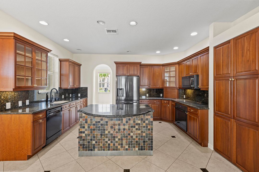 En Venta: $865,000 (4 camas, 3 baños, 3303 Pies cuadrados)