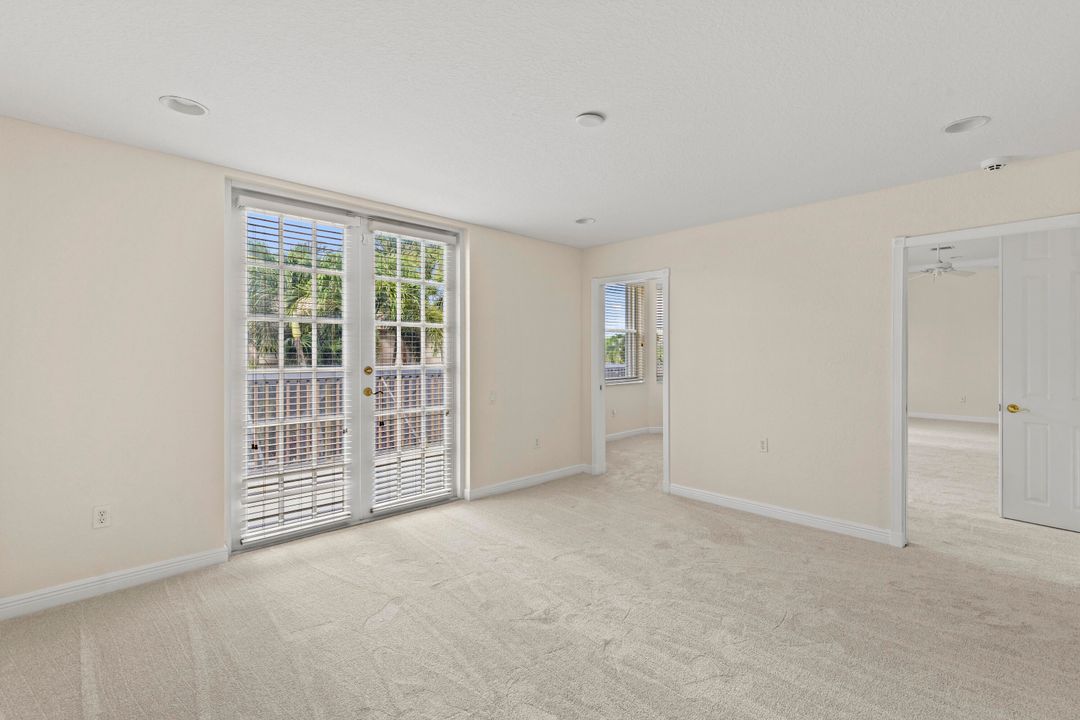 En Venta: $865,000 (4 camas, 3 baños, 3303 Pies cuadrados)