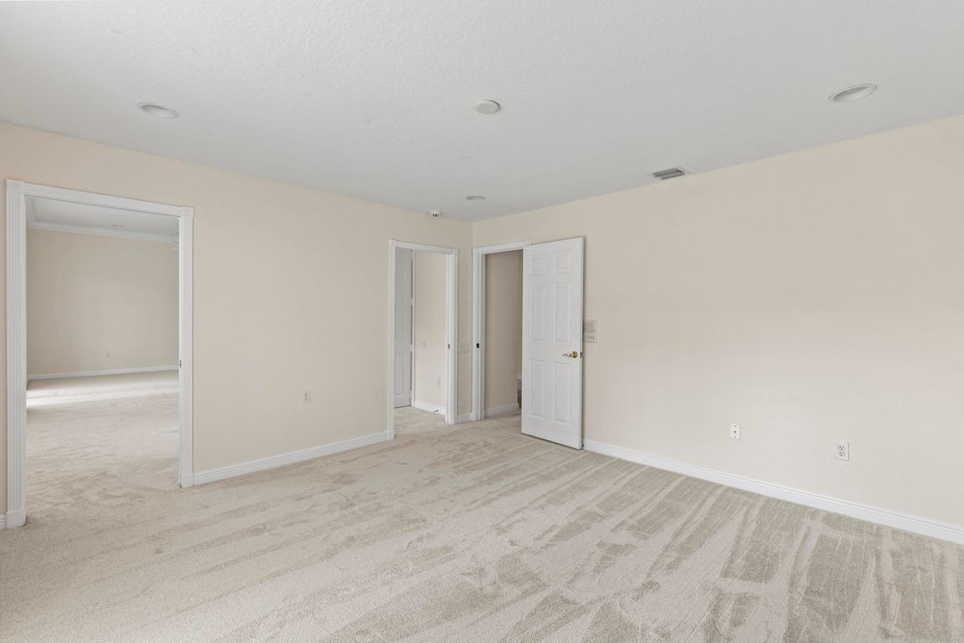 En Venta: $865,000 (4 camas, 3 baños, 3303 Pies cuadrados)