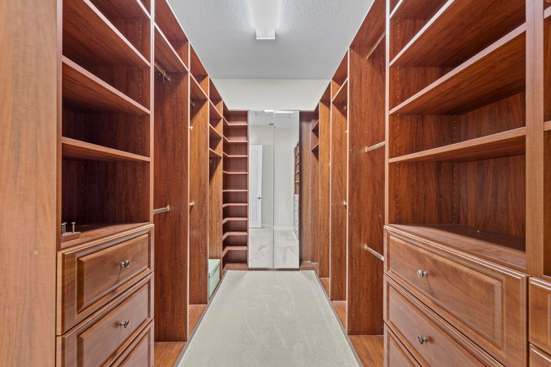 En Venta: $865,000 (4 camas, 3 baños, 3303 Pies cuadrados)