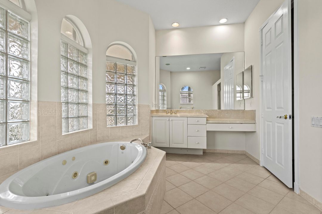 En Venta: $865,000 (4 camas, 3 baños, 3303 Pies cuadrados)