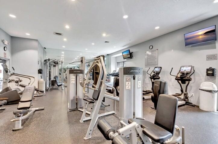 En Venta: $865,000 (4 camas, 3 baños, 3303 Pies cuadrados)