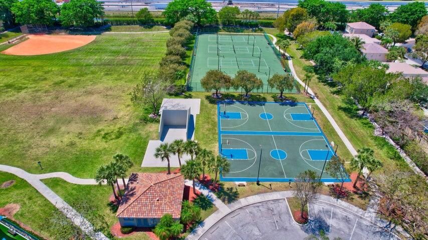 En Venta: $865,000 (4 camas, 3 baños, 3303 Pies cuadrados)