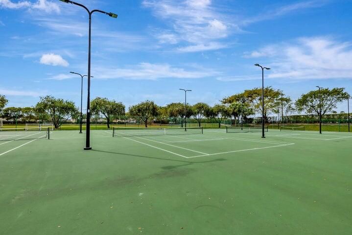 En Venta: $865,000 (4 camas, 3 baños, 3303 Pies cuadrados)